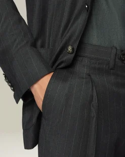 Abito Gessato in Lana Vergine con Linee Sartoriali