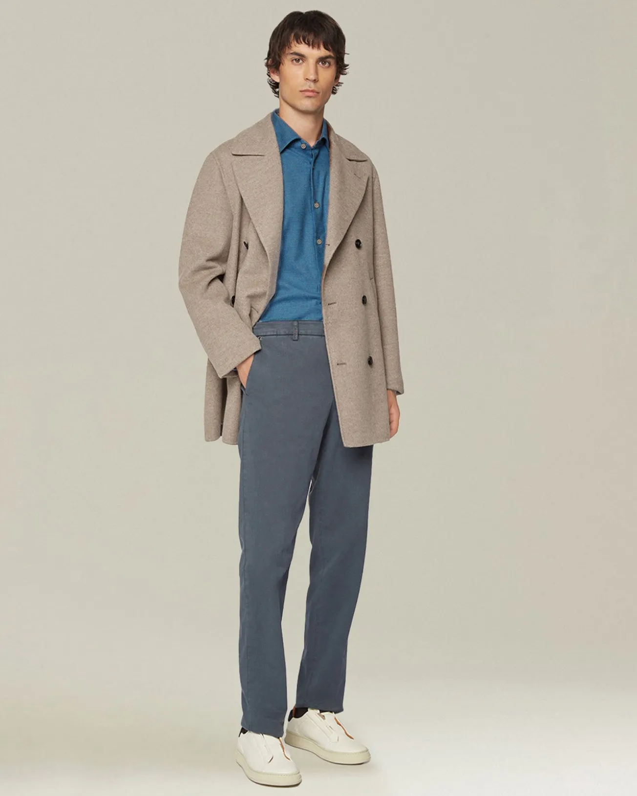 Camicia casual in denim blu con bottoni in madreperla