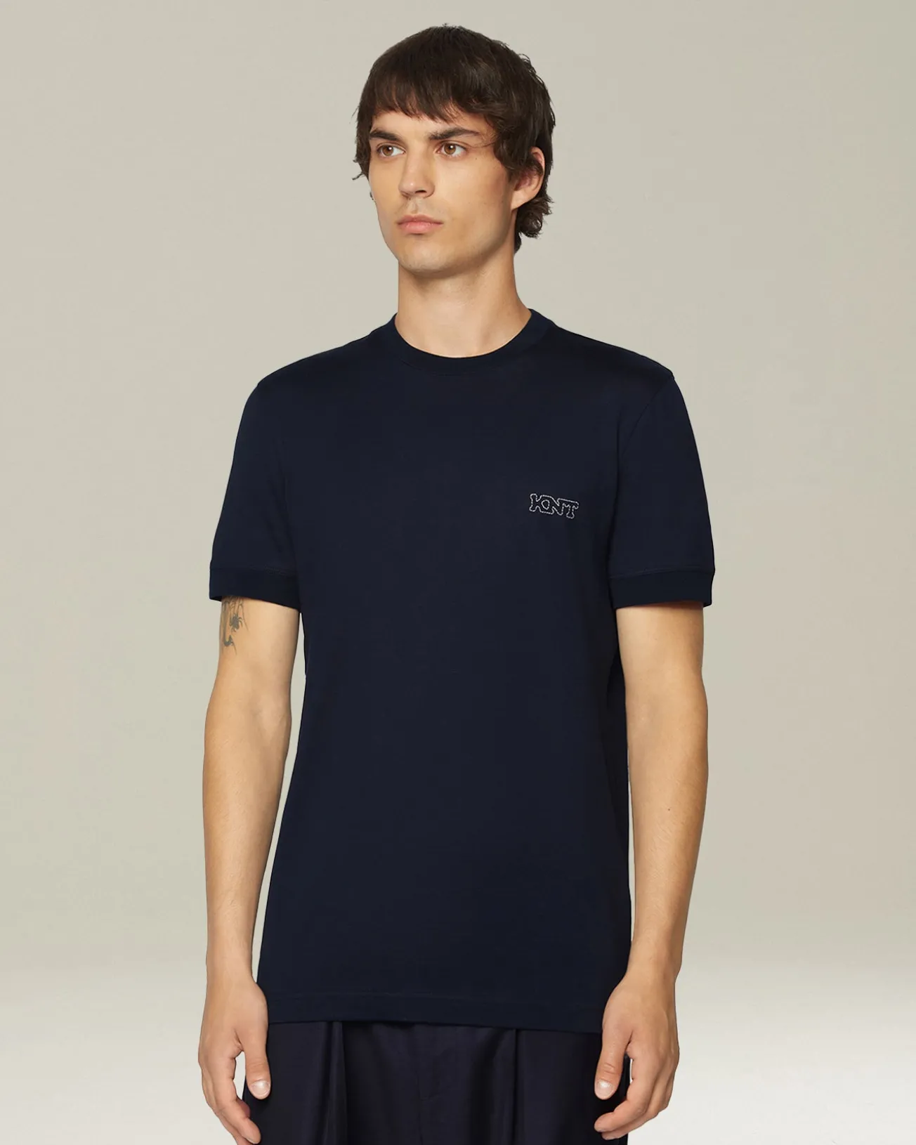T-shirt logo nera in jersey di cotone KNT